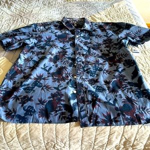 New with Tags Men’s Van Heusen print shirt